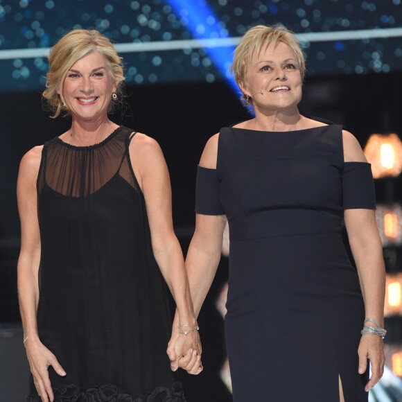 Exclusif - Michèle Laroque et Muriel Robin - Enregistrement de l'émission "Bon anniversaire Line" à l'occasion des 90 ans de Line Renaud au Théâtre Bobino à Paris, le 25 juin 2018. L'émission, présentée par Stéphane Bern, est diffusée mardi 3 juillet 2018 à 20h55 sur France 2. © Coadic Guirec / Bestimage