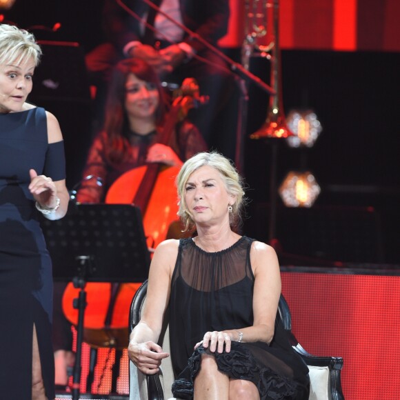 Exclusif - Michèle Laroque et Muriel Robin - Enregistrement de l'émission "Bon anniversaire Line" à l'occasion des 90 ans de Line Renaud au Théâtre Bobino à Paris, le 25 juin 2018. L'émission, présentée par Stéphane Bern, est diffusée mardi 3 juillet 2018 à 20h55 sur France 2. © Coadic Guirec / Bestimage