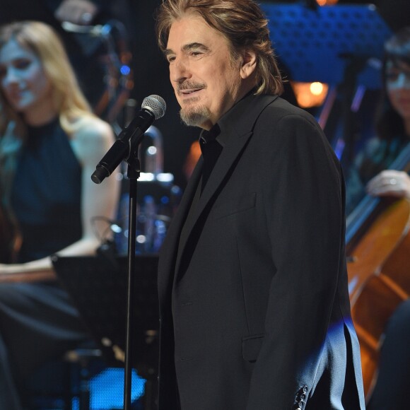 Exclusif - Serge Lama - Enregistrement de l'émission "Bon anniversaire Line" à l'occasion des 90 ans de Line Renaud au Théâtre Bobino à Paris, le 25 juin 2018. L'émission, présentée par Stéphane Bern, est diffusée mardi 3 juillet 2018 à 20h55 sur France 2. © Coadic Guirec / Bestimage