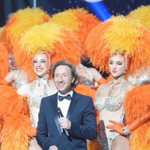 Exclusif - Les danseuses du Moulin Rouge et Stéphane Bern - Enregistrement de l'émission "Bon anniversaire Line" à l'occasion des 90 ans de Line Renaud au Théâtre Bobino à Paris, le 25 juin 2018. L'émission, présentée par Stéphane Bern, est diffusée mardi 3 juillet 2018 à 20h55 sur France 2. © Coadic Guirec / Bestimage