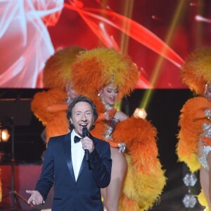 Exclusif - Les danseuses du Moulin Rouge et Stéphane Bern - Enregistrement de l'émission "Bon anniversaire Line" à l'occasion des 90 ans de Line Renaud au Théâtre Bobino à Paris, le 25 juin 2018. L'émission, présentée par Stéphane Bern, est diffusée mardi 3 juillet 2018 à 20h55 sur France 2. © Coadic Guirec / Bestimage