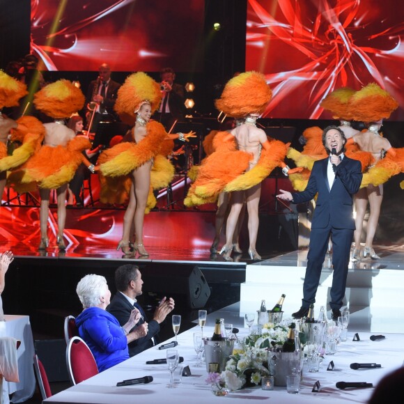 Exclusif - Les danseuses du Moulin Rouge, Stéphane Bern, Line Renaud et Dany Boon - Enregistrement de l'émission "Bon anniversaire Line" à l'occasion des 90 ans de Line Renaud au Théâtre Bobino à Paris, le 25 juin 2018. L'émission, présentée par Stéphane Bern, est diffusée mardi 3 juillet 2018 à 20h55 sur France 2. © Coadic Guirec / Bestimage