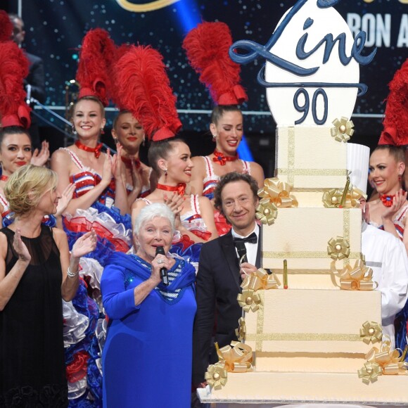 Exclusif - Les danseuses du Moulin Rouge, Michèle Laroque, Line Renaud, Stéphane Bern, Nana Mouskouri, Vincent Niclo, Muriel Robin, Iris Mittenaere - Enregistrement de l'émission "Bon anniversaire Line" à l'occasion des 90 ans de Line Renaud au Théâtre Bobino à Paris, le 25 juin 2018. L'émission, présentée par Stéphane Bern, est diffusée mardi 3 juillet 2018 à 20h55 sur France 2. © Coadic Guirec / Bestimage