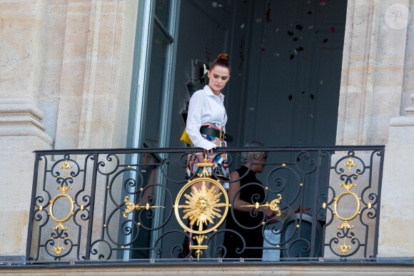 Zoey Deutch assiste au dîner Dior dans la boutique de la Maison, sur la place Vendôme à Paris, le 2 juillet 2018.
