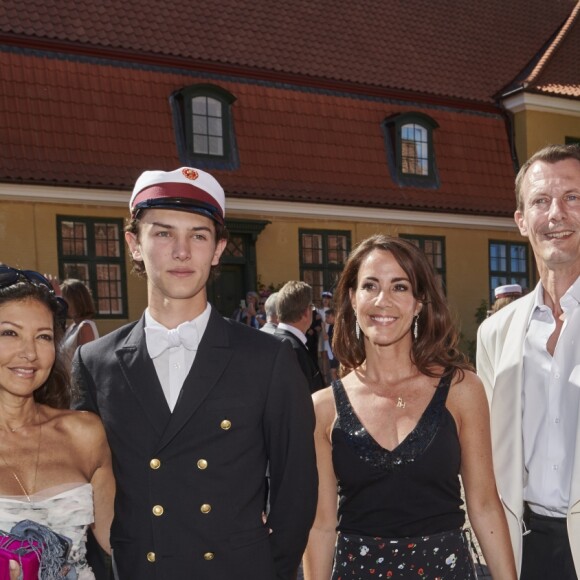 Le prince Nikolai de Danemark entouré de sa mère la comtesse Alexandra, sa belle-mère la princesse Marie et son père le prince Joachim lors de la cérémonie de remise de diplôme de son lycée privé, Herlufsholm à Naestved le 27 juin 2018.
