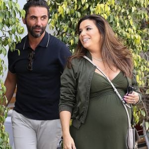 Eva Longoria enceinte et son mari José Baston sont allés déjeuner au restaurant E Baldi à Beverly Hills, le 8 mai 2018.