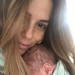 Eva Longoria partage un tendre câlin avec son fils Santiago. Instagram, le 6 juillet 2018.