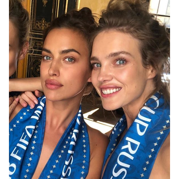 Irina Shayk et Natalia Vodianova posent topless pour soutenir la Russie lors de la Coupe du monde. Le 7 juillet 2018.