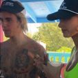 Justin Bieber et Hailey Baldwin en vacances aux Bahamas le 8 juillet 2018. Sur cette photo, on peut voir un petit aperçu de la bague de fiançailles du mannequin.