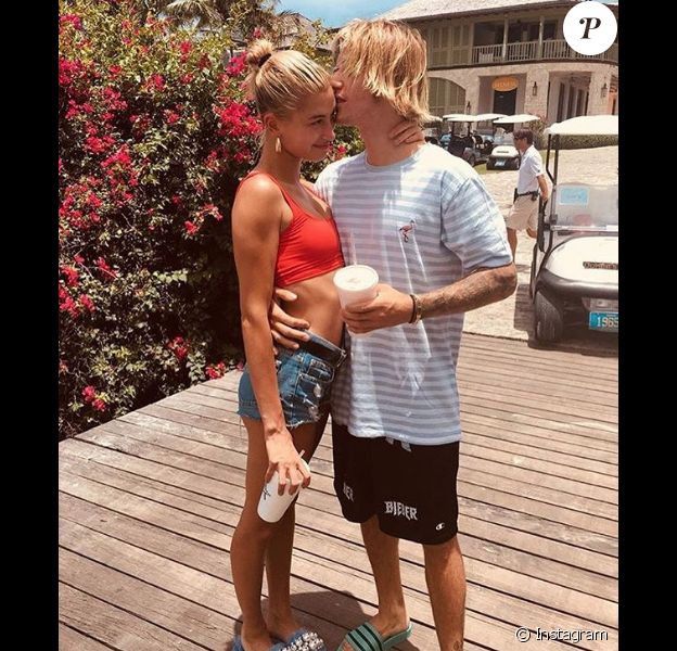 Justin Bieber et Hailey Baldwin en vacances aux Bahamas le 7 juillet 2018. Le couple vient de se fiancer.