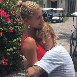 Justin Bieber et Hailey Baldwin en vacances aux Bahamas le 7 juillet 2018. Le couple vient de se fiancer.