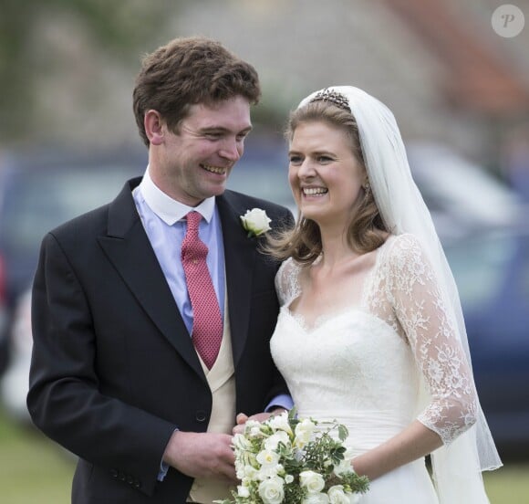 James et Laura Meade lors de leur mariage à Gayton dans le Norfolk, le 14 septembre 2013. Laura a été choisie pour marraine du prince Louis de Cambridge.
