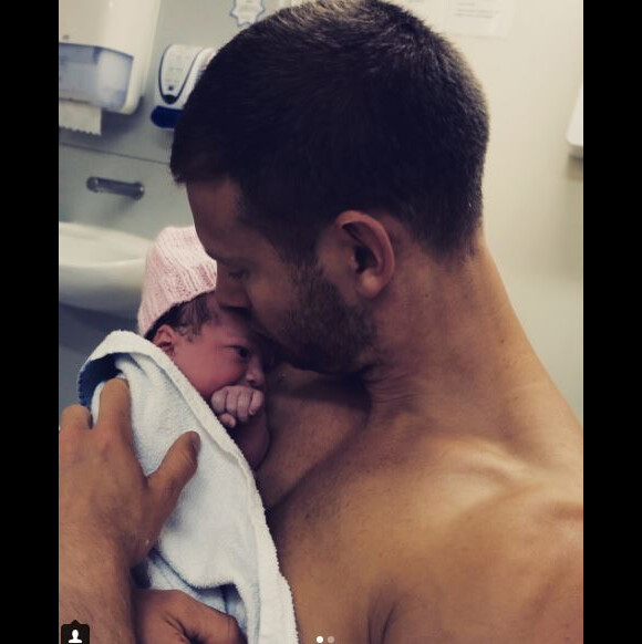 Tom Hoppler annonce la naissance de sa fille Truly Rose sur Instagram le 7 juillet 2018.