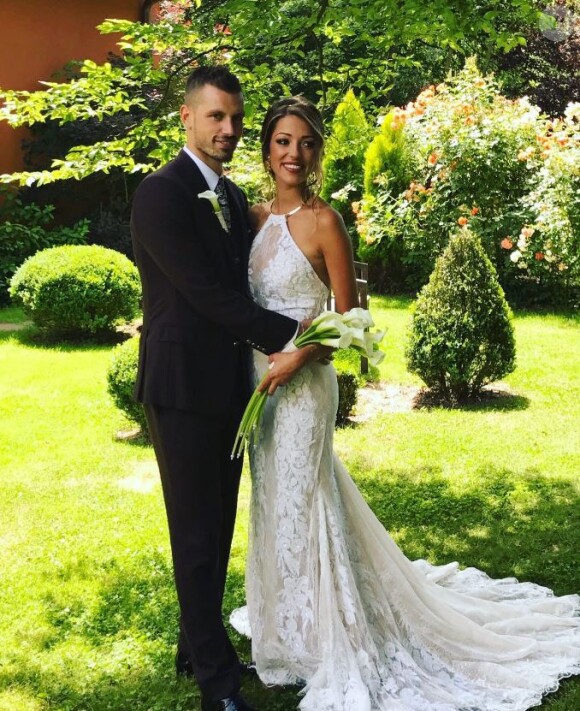 Camille Sold (Koh Lanta 2012) annonce son mariage avec le footballeur Morgan Schneiderlin (qui a eu lieu le 8 juin 2017) sur son compte Twitter le 12 juin 2017.