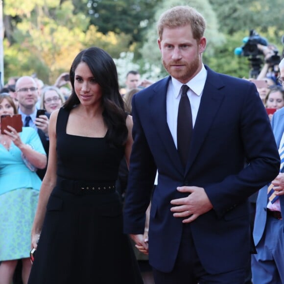 Le prince Harry et Meghan Markle lors d'une soirée d'été organisée à l'ambassade du Royaume-Uni à Dublin, en Irlande, le 10 juillet 2018.