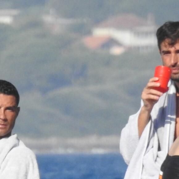 Exclusif - Cristiano Ronaldo et sa compagne Georgina Rodriguez font de la plongée sous-marine pendant leurs vacances en Grèce, le 8 juillet 2018.