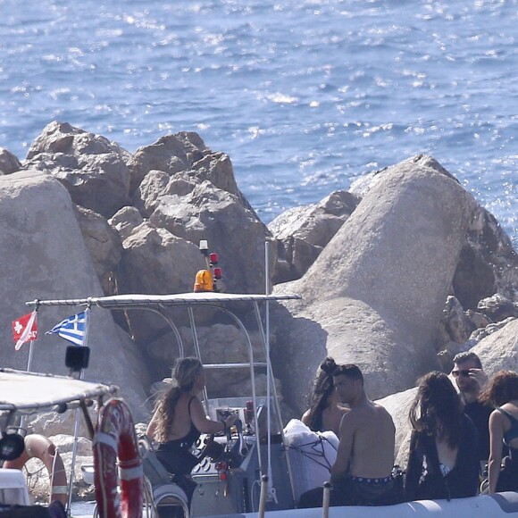 Exclusif - Cristiano Ronaldo et sa compagne Georgina Rodriguez font de la plongée sous-marine pendant leurs vacances en Grèce, le 8 juillet 2018.