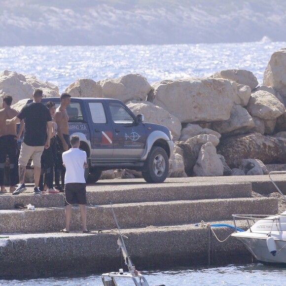 Exclusif - Cristiano Ronaldo et sa compagne Georgina Rodriguez font de la plongée sous-marine pendant leurs vacances en Grèce, le 8 juillet 2018.