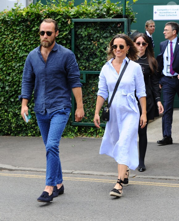 Pippa Middleton (enceinte) et son frère James Middleton à leur arrivée au tournoi de tennis de Wimbledon à Londres. Le 11 juillet 2018