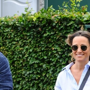 Pippa Middleton (enceinte) et son frère James Middleton à leur arrivée au tournoi de tennis de Wimbledon à Londres. Le 11 juillet 2018