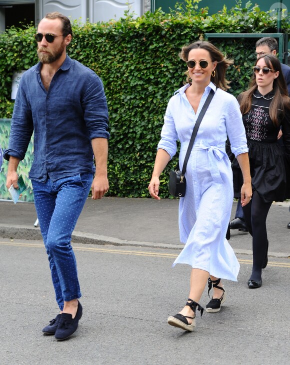 Pippa Middleton (enceinte) et son frère James Middleton à leur arrivée au tournoi de tennis de Wimbledon à Londres. Le 11 juillet 2018