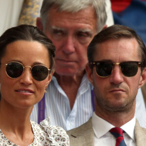 Pippa Middleton, enceinte, et son mari James Matthews au tournoi de Wimbledon à Londres, le 13 juillet 2018.