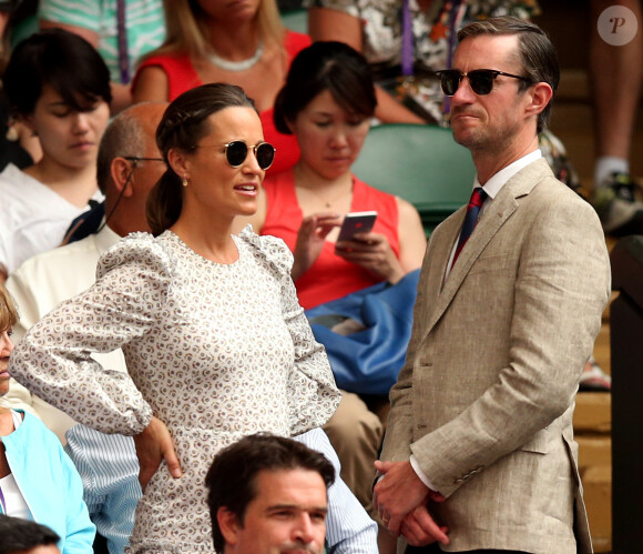 Pippa Middleton, enceinte, et son mari James Matthews au tournoi de Wimbledon à Londres, le 13 juillet 2018.