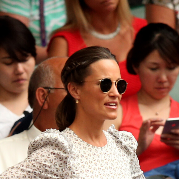 Pippa Middleton, enceinte, et son mari James Matthews au tournoi de Wimbledon à Londres, le 13 juillet 2018.