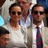 Pippa Middleton, enceinte, et son mari James Matthews au tournoi de Wimbledon à Londres, le 13 juillet 2018.