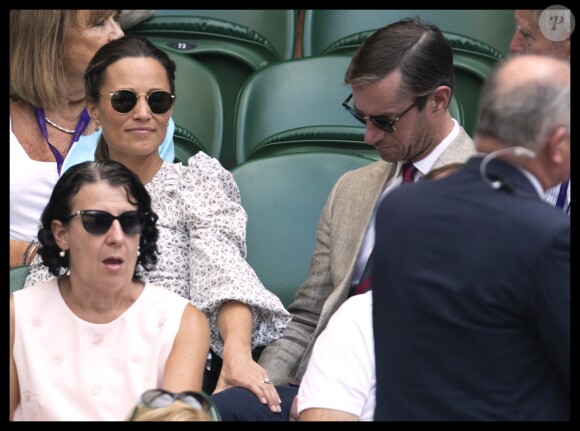 Pippa Middleton, enceinte, et son mari James Matthews au tournoi de Wimbledon à Londres, le 13 juillet 2018.