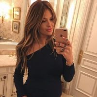 Caroline Receveur maman : Fière, elle dévoile sa silhouette post-grossesse !