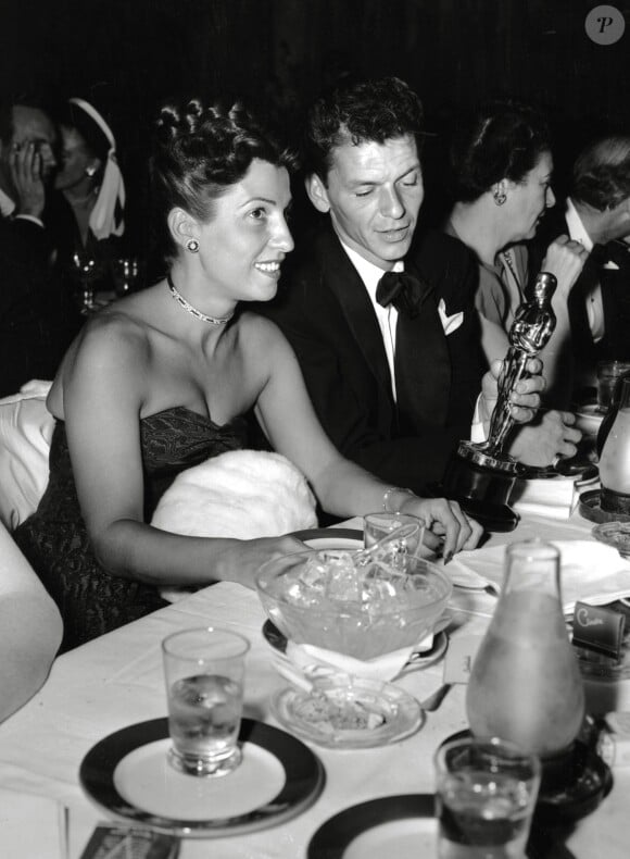 Frank Sinatra, sa femme Nancy au Ciro's Nightclub en 1946