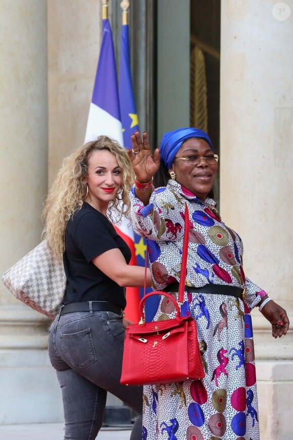 Yeo Pogba, mère de Paul Pogba, et Sarita, la compagne de Florentin Pogba (grand frère de Paul) - Le président de la République Française Emmanuel Macron et la première dame Brigitte Macron accueillent les joueurs de l'équipe de France et leur sélectionneur Didier Deschamps, le président de la Fédération Française de Football Noël Le Graët et des membres de la FFF, au Palais de l'Elysée. L'équipe de France est en provenance directe de Russie où elle a été sacrée Championne du Monde 2018, pour la deuxième fois de son histoire, après sa victoire en finale face à la Croatie (4-2). Paris, le 16 juillet 2018. © Stéphane Lemouton/Bestimage