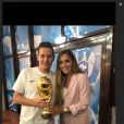 Florian Thauvin avec sa compagne Charlotte Pirroni après la victoire des Bleus lors de la Coupe du monde en Russie. 15 juillet 2018.