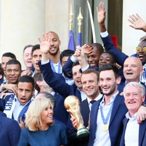 Le président de la République Emmanuel Macron et la première dame Brigitte Macron accueillent les joueurs de l'équipe de France et leur sélectionneur Didier Deschamps, le président de la Fédération Française de Football Noël Le Graët et des membres de la FFF, au Palais de l'Elysée. L'équipe de France est en provenance directe de Russie où elle a été sacrée Championne du Monde 2018, pour la deuxième fois de son histoire, après sa victoire en finale face à la Croatie (4-2). Paris, le 16 juillet 2018. © Stéphane Lemouton/Bestimage