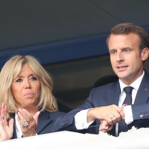 Le président français Emmanuel Macron et sa femme la première dame Brigitte Macron - People au stade Loujniki lors de la finale de la Coupe du Monde de Football 2018 à Moscou, opposant la France à la Croatie à Moscou le 15 juillet 2018 © Cyril Moreau/Bestimage