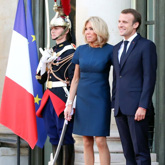 Le président de la République Française Emmanuel Macron et la Première dame Brigitte Macron, accueillent les joueurs de l'équipe de France (Les Bleus) et son sélectionneur Didier Deschamps, le président de la Fédération Française de Football Noël Le Graët et des membres de la FFF, au Palais de l'Elysée. L'équipe de France est en provenance directe de Russie où elle a été sacrée Championne du Monde 2018, pour la deuxième fois de son histoire, après sa victoire en finale face à la Croatie (4-2). Paris, le 16 juillet 2018. © Stéphane Lemouton/Bestimage