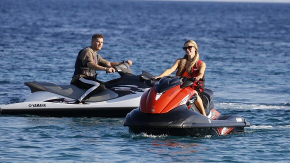 Paris Hilton : Amoureuse en vacances, elle s'éclate à Mykonos