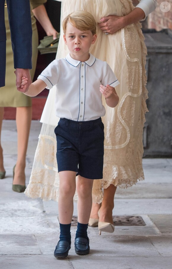Le prince George de Cambridge le 9 juillet 2018 au palais St James à Londres lors du baptême de son frère le prince Louis.