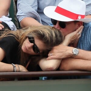 Benjamin Castaldi avec sa femme Aurore Aleman dans les tribunes des Internationaux de France de Tennis de Roland-Garros à Paris le 2 juin 2018. © Jacovides/Moreau/Bestimage