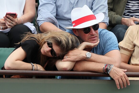 Benjamin Castaldi avec sa femme Aurore Aleman dans les tribunes des Internationaux de France de Tennis de Roland-Garros à Paris le 2 juin 2018. © Jacovides/Moreau/Bestimage
