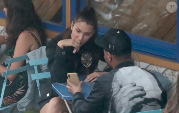 Exclusif - Bella Hadid et son compagnon The Weeknd ont été boire un verre dans le quartier de Pigalle à Paris le 31 mai 2018.