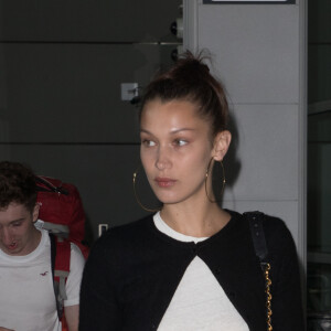 Semi-Exclusif - Bella Hadid arrive à Aéroport de Paris-Charles-de-Gaulle. Roissy le 9 juillet 2018