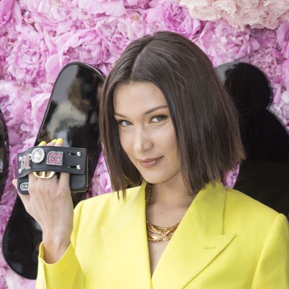 Bella Hadid - Photocall du défilé de mode Dior Homme collection Printemps-Eté 2019 à la Garde Républicaine lors de la fashion week à Paris, le 23 juin 2018. © Olivier Borde/Bestimage