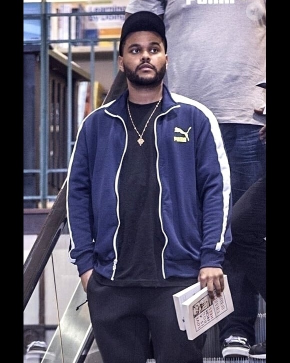 Exclusif - The Weeknd est allé s'acheter le livre "L'amour est un chien de l'enfer" chez Barnes and Noble à Calabasas, Californie, Etats-Unis, le 6 février 2018.