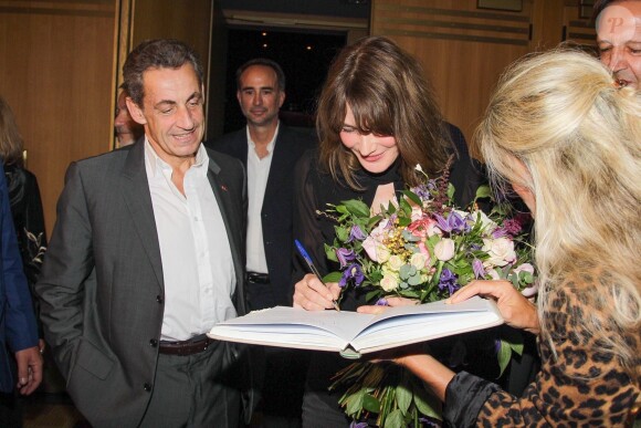 Carla Bruni-Sarkozy après son concert avec son mari Nicolas Sarkozy au théâtre Pallas à Athènes, Grèce, le 23 octobre 2017.