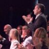 Nicolas Sarkozy et la petite Giulia applaudissent Carla Bruni-Sarkozy pendant son concert "French Touch" au théâtre Pallas à Athènes, Grèce, le 23 octobre 2017.