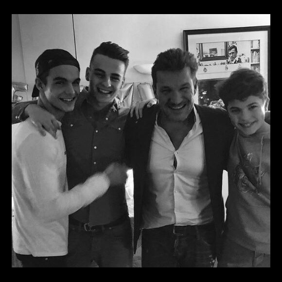 Benjamin Castaldi entouré de ses trois fils, Julien, Simon et Enzo Castaldi - Instagram, 29 mars 2018