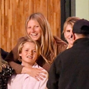 Exclusif - Gwyneth Paltrow avec son fils Moses et son amie Crystal avec ses trois fils, à la sortie d'un restaurant à Los Angeles, le 8 juin 2018.