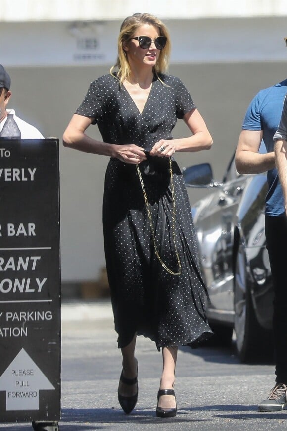 Exclusif - Amber Heard a dejeuné avec des amis à Beverly Hills le 24 juillet 2018.